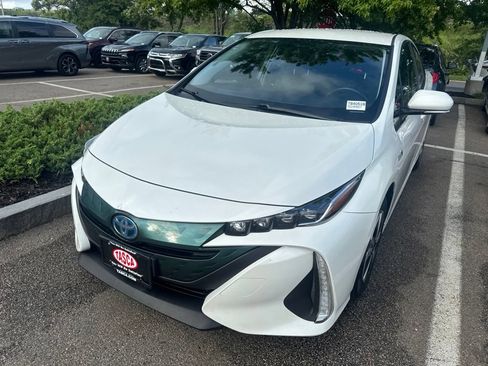 Used 2019 Toyota Prius Prime Plus FWD image 2