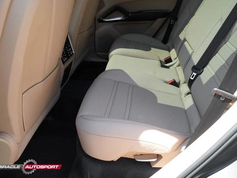 Used 2019 Porsche Cayenne Turbo w/ Premium Plus Package AWD/4WD image 24
