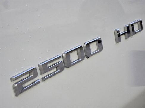 Used 2024 Chevrolet Silverado 2500 LT image 9