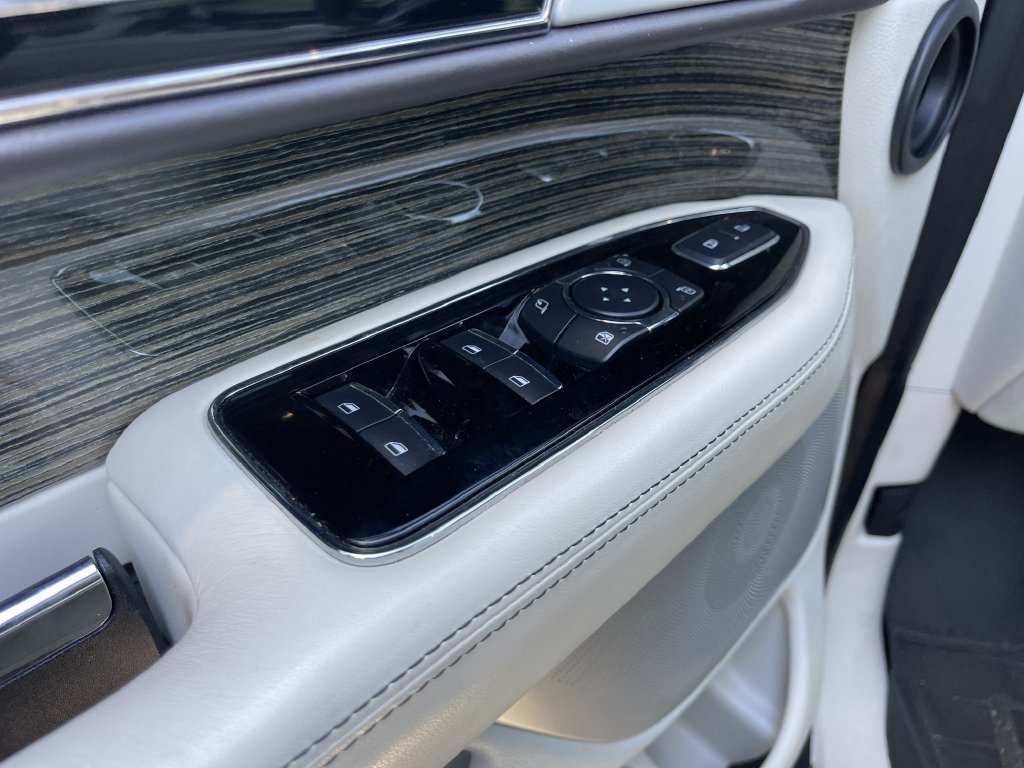 Used 2020 Lincoln Navigator L Black Label w/ Cargo Convenience Package AWD/4WD image 12