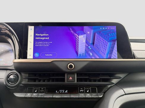 Used 2023 Toyota Crown Limited image 29