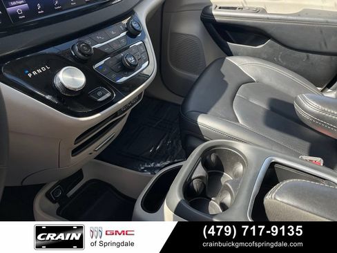 Used 2024 Chrysler Pacifica Touring-L FWD image 20