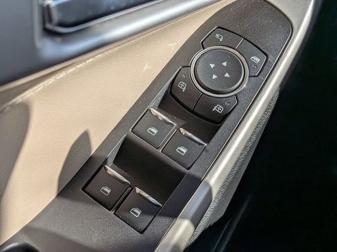 Used 2021 Ford Explorer Limited w/ Equipment Group 301A image 24