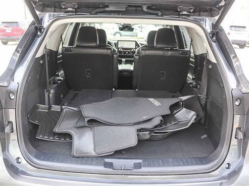 Used 2023 Toyota Highlander Limited image 39