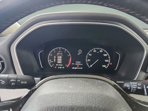 Used 2025 Honda Pilot Touring image 11