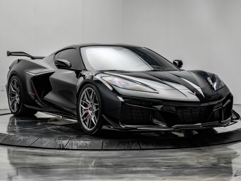 Used 2024 Chevrolet Corvette Z06 w/ Stealth Interior Trim Package RWD image 32