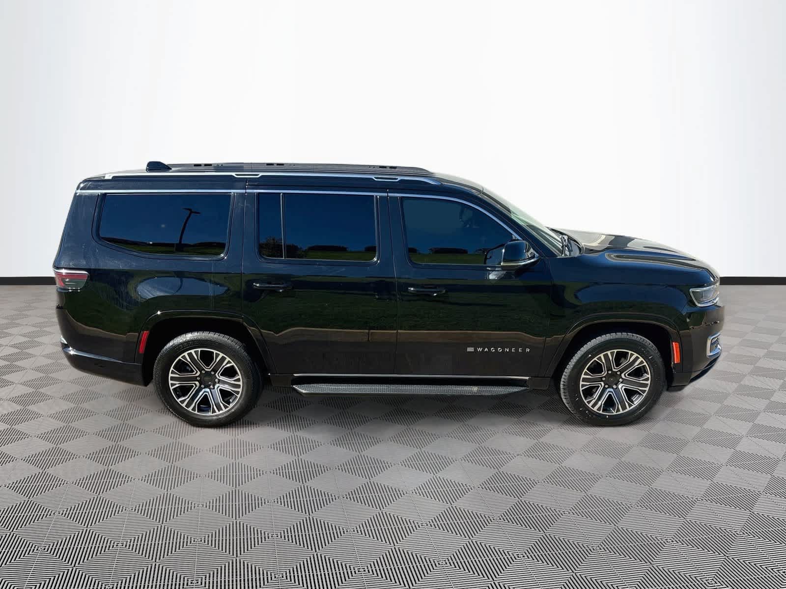 Used 2023 Jeep Wagoneer Series II AWD/4WD image 4