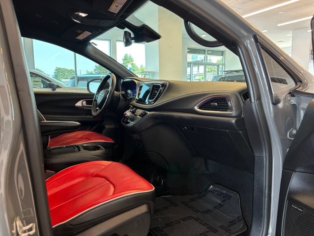 Used 2020 Chrysler Pacifica Limited w/ Quick Oder Package 2EV RED-S FWD image 23