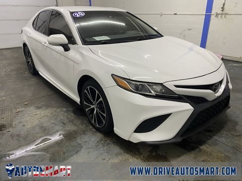 Used 2020 Toyota Camry SE image 1