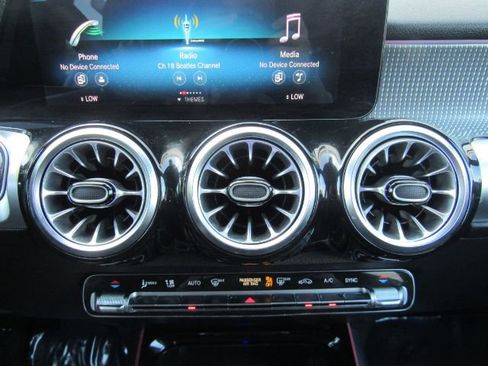 Used 2022 Mercedes-Benz GLB 250 w/ Premium Package Lite image 45