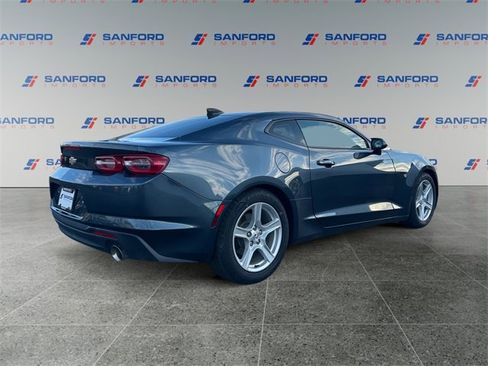 Used 2021 Chevrolet Camaro LT w/ Technology Package image 5