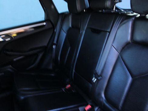 Used 2015 Porsche Macan S image 22