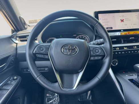 Used 2024 Toyota Venza XLE AWD/4WD image 12