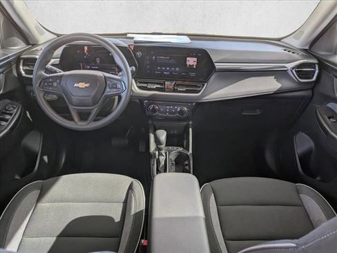 Used 2025 Chevrolet TrailBlazer LT image 16