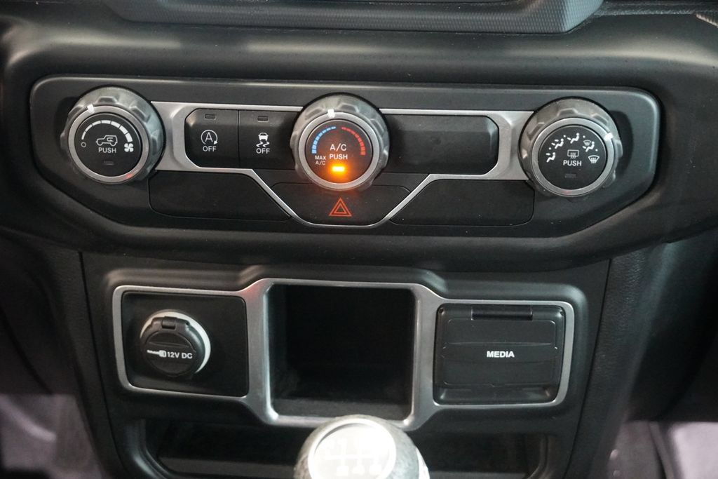 Used 2018 Jeep Wrangler Unlimited Sport AWD/4WD image 20