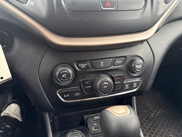 Used 2016 Jeep Cherokee Sport w/ Cold Weather Group AWD/4WD image 18