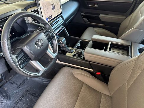 Used 2025 Toyota Tundra Limited AWD/4WD image 12