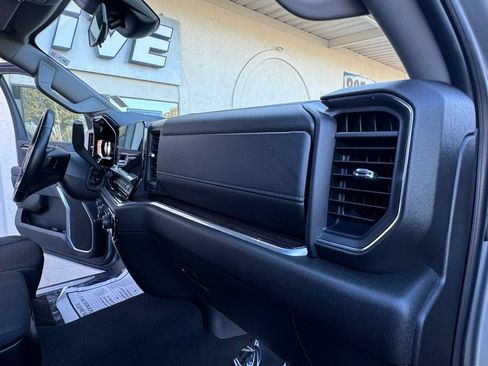 Used 2025 Chevrolet Silverado 1500 LT AWD/4WD image 19