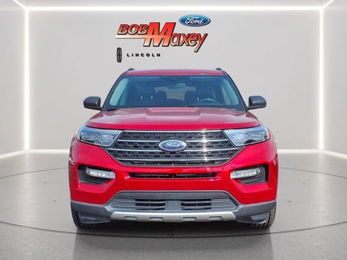 Used 2023 Ford Explorer XLT w/ Equipment Group 202A AWD/4WD image 2