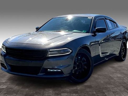 Used 2018 Dodge Charger R/T w/ Blacktop Package image 3