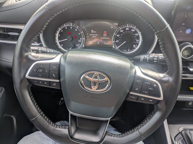 Used 2023 Toyota Highlander XLE AWD/4WD image 20