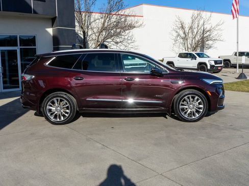 Used 2023 Buick Enclave Avenir image 8