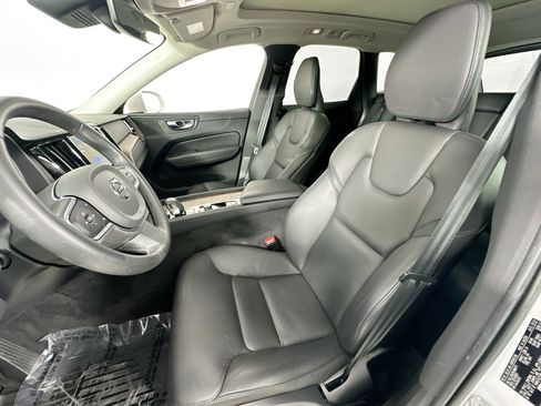 Used 2022 Volvo XC60 B5 Momentum w/ Protection Package Premier image 19