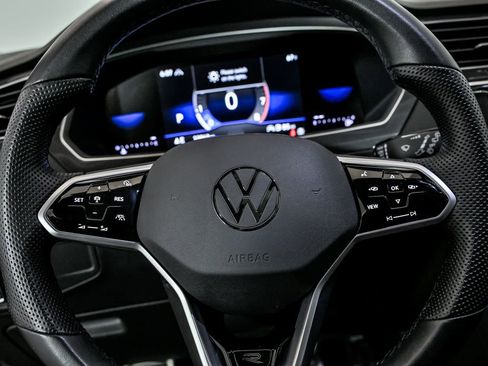 Certified 2024 Volkswagen Tiguan SE R-Line image 17