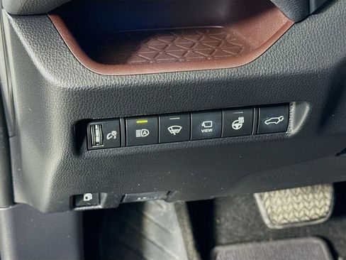 Used 2020 Toyota RAV4 Limited image 10