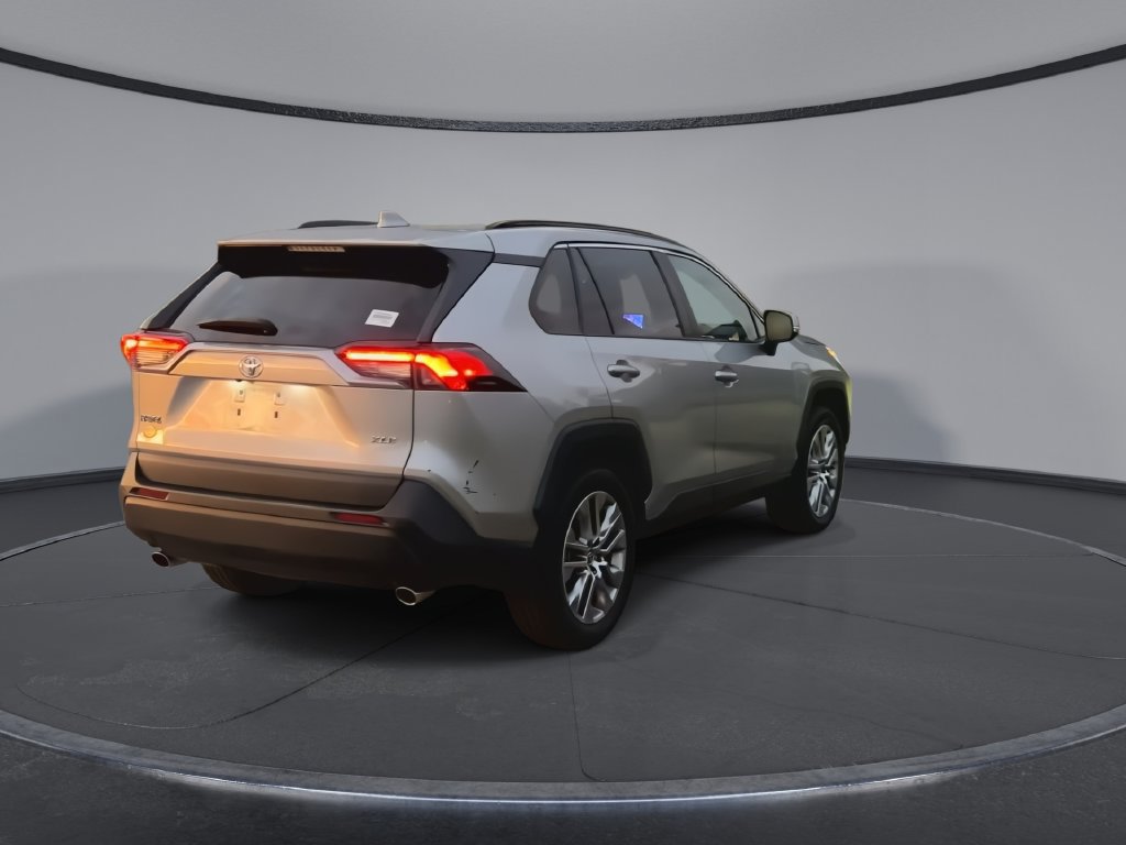 Used 2023 Toyota RAV4 XLE Premium FWD image 8