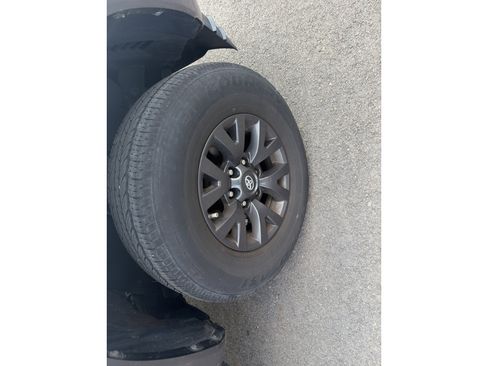 Used 2021 Toyota Tacoma SR5 w/ SR5 Appearance Package (SM) RWD image 6