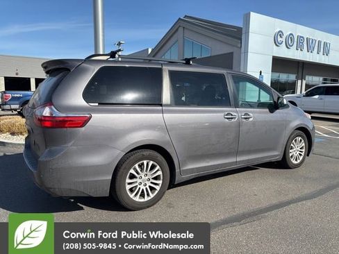 Used 2015 Toyota Sienna XLE w/ XLE Navigation Package image 7