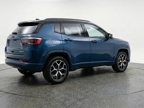 Used 2025 Jeep Compass Limited image 9