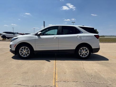 Used 2024 Chevrolet Equinox LT w/ LPO, Floor Liner Package FWD image 6