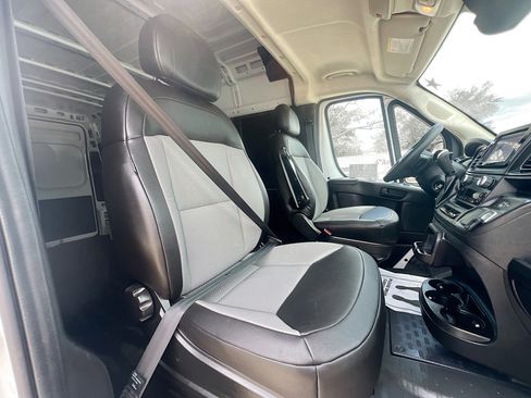 Used 2025 RAM ProMaster 2500 w/ Convenience Group image 32