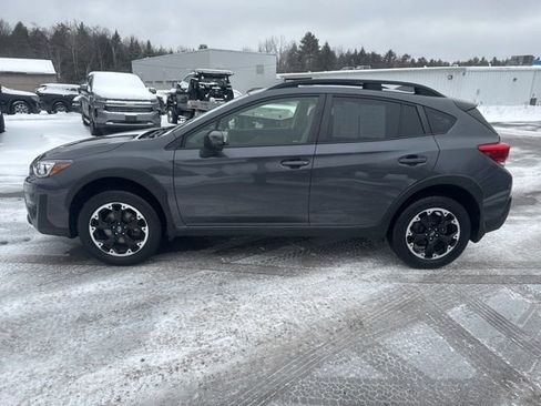 Used 2023 Subaru Crosstrek 2.0i Premium image 3