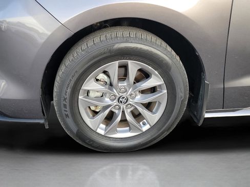 Used 2024 Toyota Sienna XLE image 30