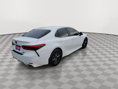 Used 2020 Toyota Camry SE image 8