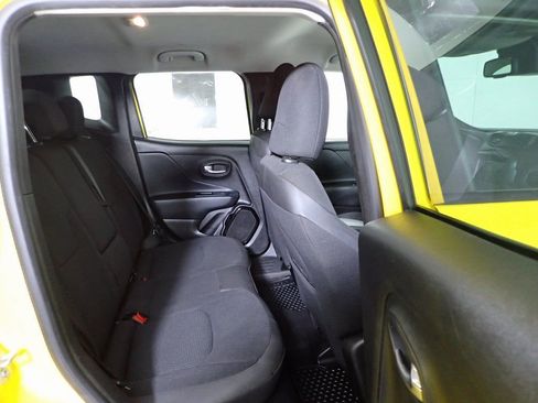 Used 2018 Jeep Renegade Altitude image 30