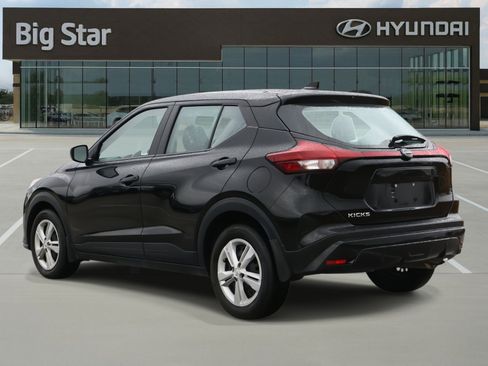 Used 2025 Nissan Kicks Play S image 3