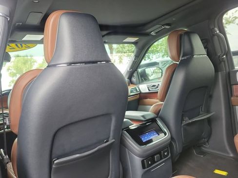 Used 2024 Lincoln Navigator Reserve AWD/4WD image 10