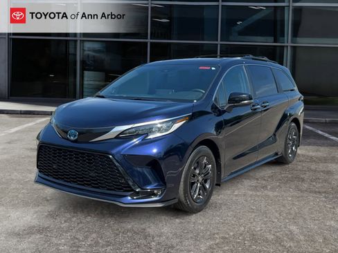 Used 2024 Toyota Sienna XSE w/ XSE Premium Package AWD/4WD image 9