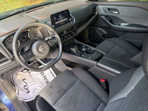 Used 2023 Nissan Rogue SV image 10