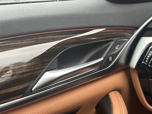 Used 2021 BMW 540i xDrive w/ Premium Package image 31