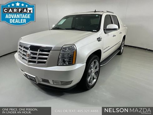 Used 2011 Cadillac Escalade EXT Luxury AWD/4WD image 1