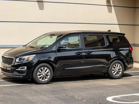 Used 2021 Kia Sedona LX FWD image 3