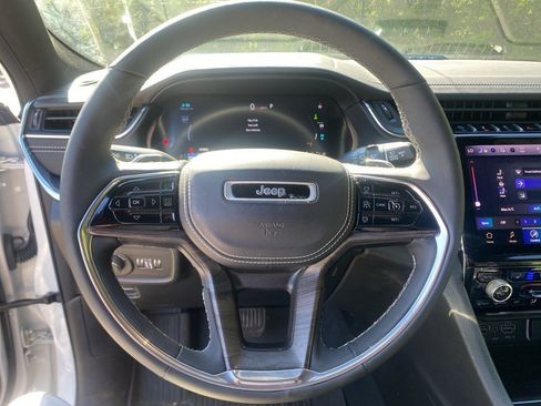 Used 2022 Jeep Grand Cherokee Overland image 20