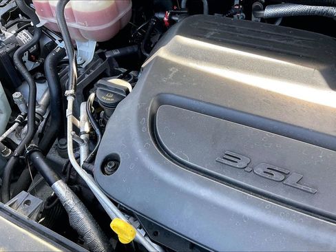 Certified 2022 Chrysler Pacifica Touring-L FWD image 32