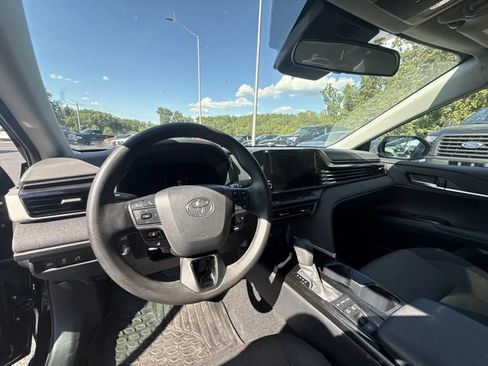 Used 2025 Toyota Camry LE FWD image 7