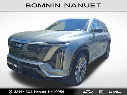 Used 2026 Cadillac Vistiq Luxury image 1